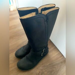 Cute Ugh boots size 9 (run closer to 8). Not rain boots, but good winter boots.